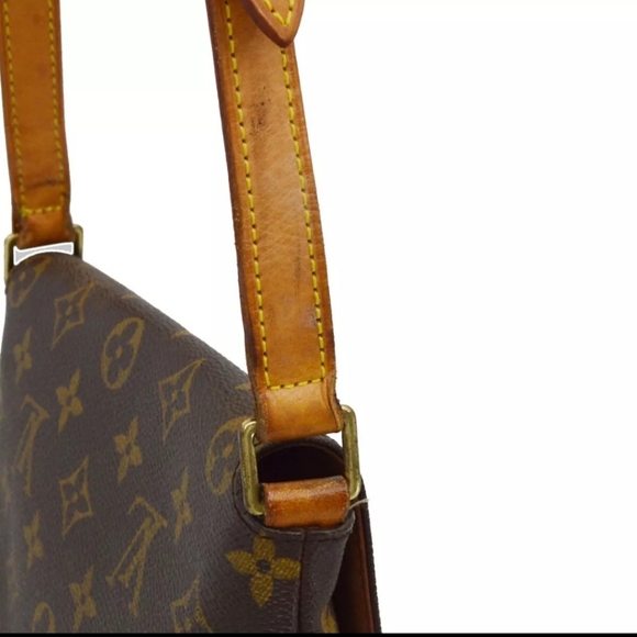 AUTHENTIC Louis Vuitton Mussette Salsa - Picture 5 of 9